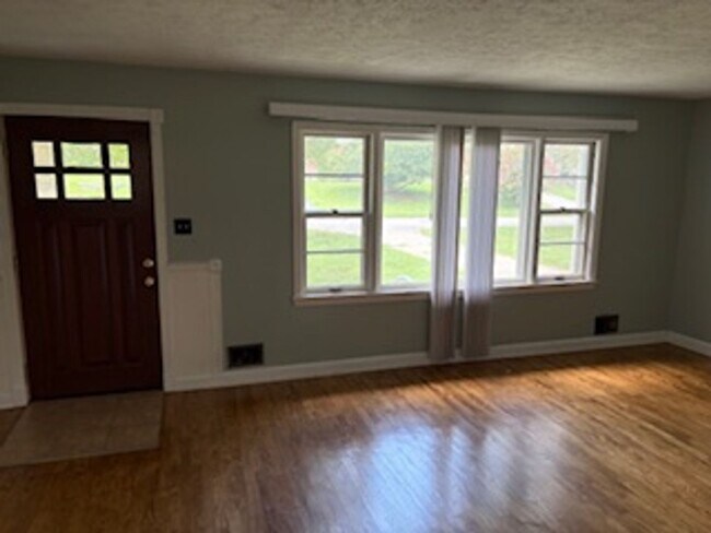 Building Photo - 2 Bedroom 1 Bathroom Home Available Soon