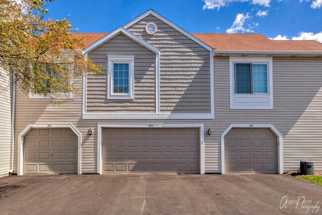 Building Photo - 685 Le Parc Cir