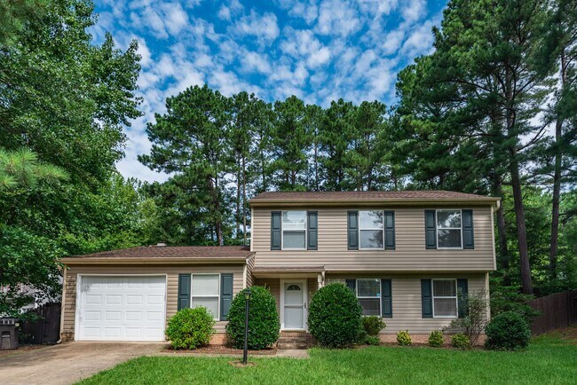 Foto del edificio - Spacious 3 bedroom home in desirable SW Durham! Super dog friendly with large fenced yard!