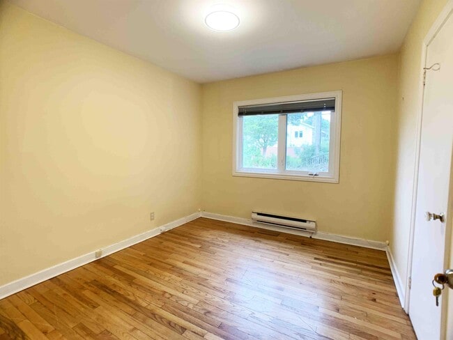 Building Photo - 16 Burke Pl