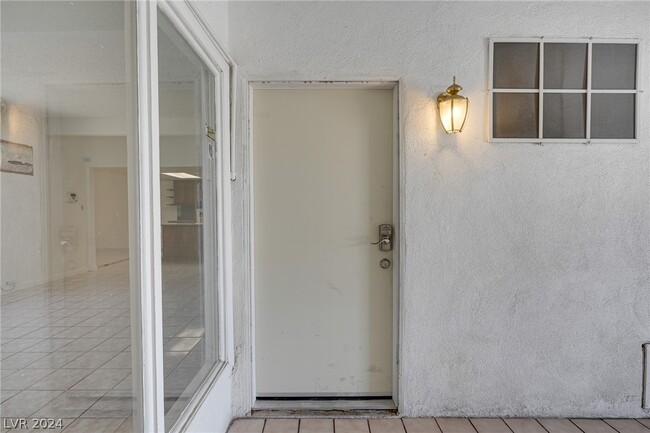 Building Photo - 3712 W El Parque Ave