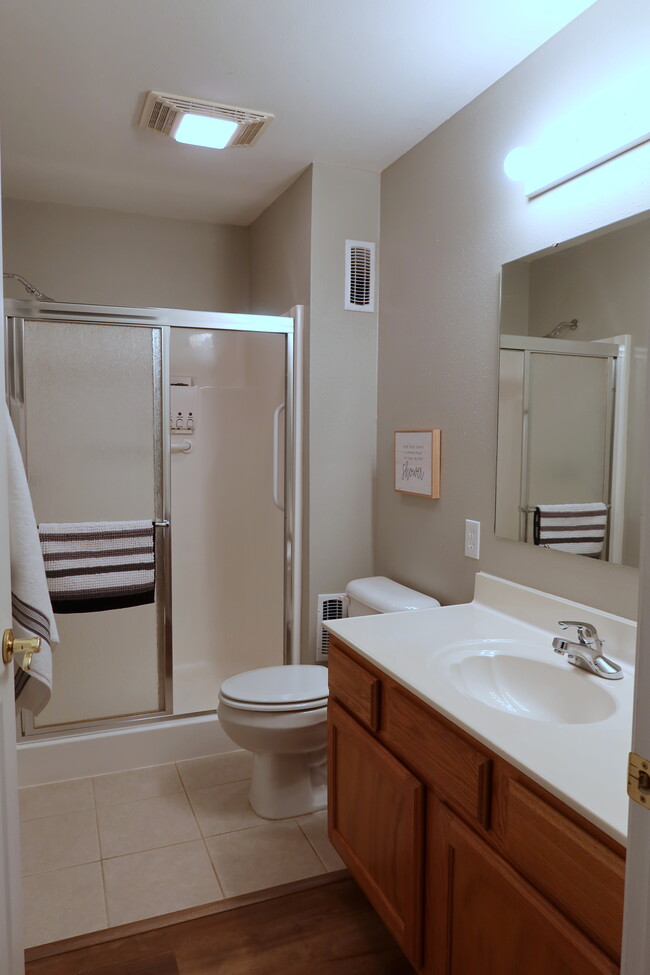 Building Photo - 1821 Oak Knoll Dr