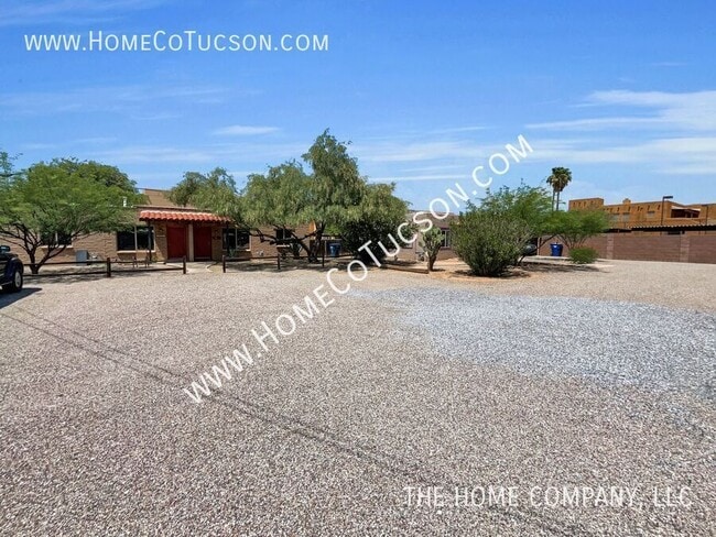Building Photo - 1727 E Adelaide Dr