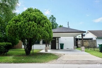 Building Photo - 5010 Malmedy Rd
