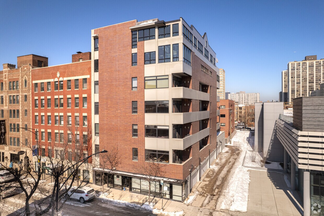 Foto principal - 834 W Montrose Ave