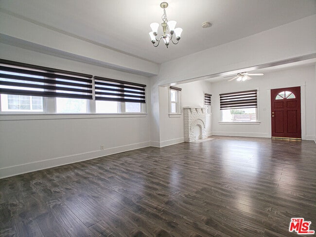 Building Photo - 1235 W 39th St