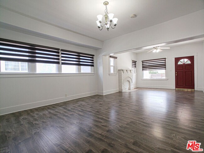 Foto del edificio - 1235 W 39th St