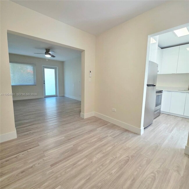 Foto del edificio - 2140 Biarritz Dr