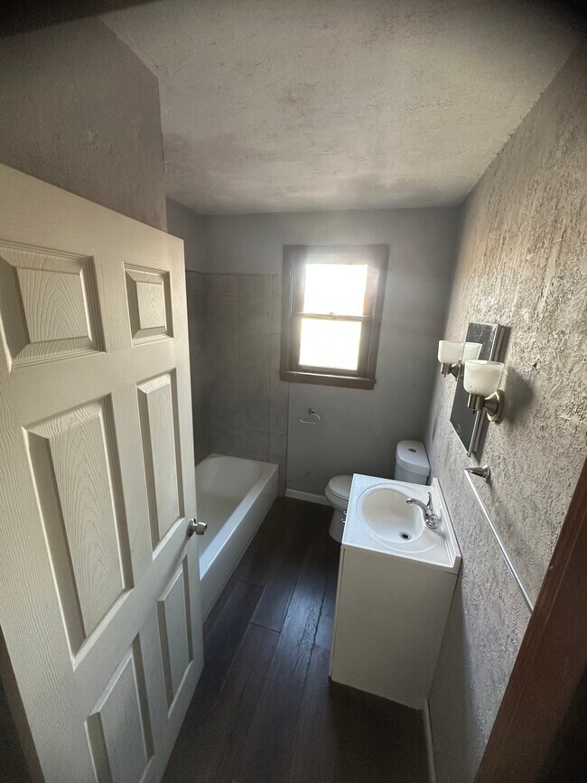 Foto del edificio - 211 Avon Rd