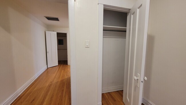 Foto del edificio - 3022 W Addison St
