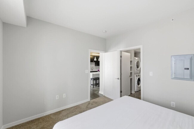 Foto del edificio - 421 E Market St