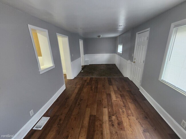 Building Photo - 3 br, 1.5 bath House - 16824 Birwood St