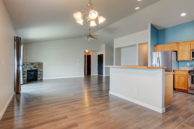 Foto del edificio - 3 Bed 2 Bath in Cherry Hill Neighborhood