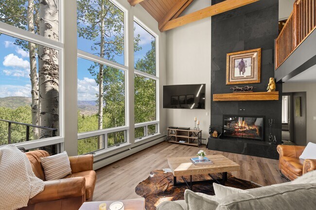 Foto del edificio - 215 Maple Ridge Ln