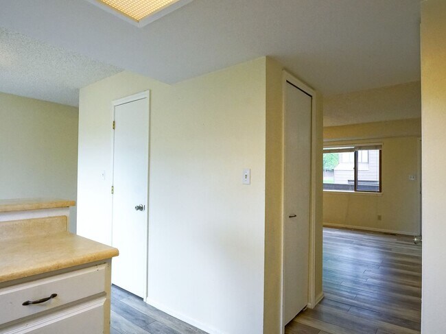 Foto del edificio - Beautiful 2 Bed 2.5 Bath Townhome!!