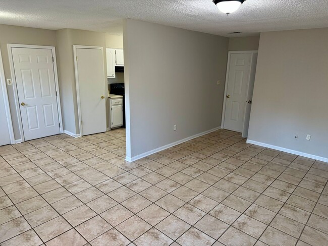 Foto del edificio - 5384 Haynes Dr