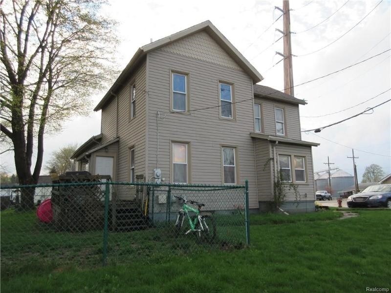 604 S Grand Ave, Fowlerville, MI 48836 Apartments in Fowlerville, MI