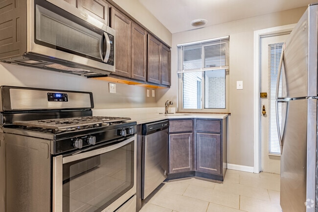 2BR, 1BA - 850SF - Kitchen - Edenview