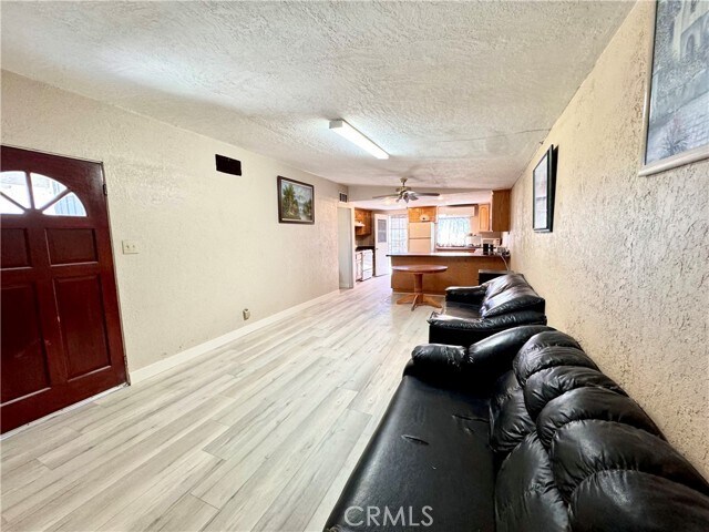 Foto del edificio - 17425 Tadmore St