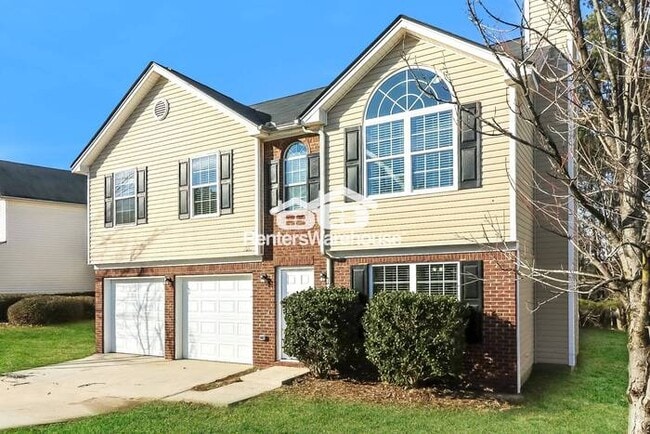 Building Photo - Spacious 4 Bed 2.5 Bath 2 Car Garage in so...