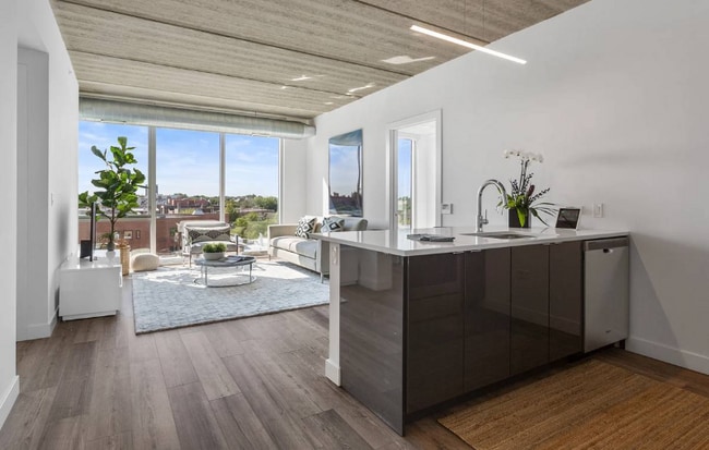 Photo - 754 W Sheridan Rd Apartment