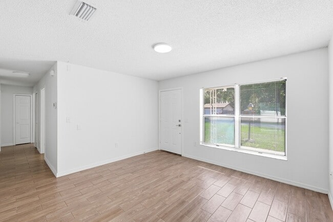 Building Photo - 30850 Cherokee Ave