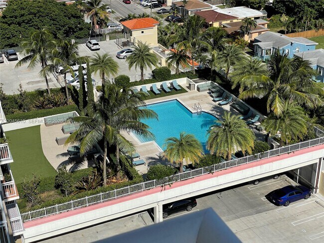 Foto del edificio - 3000 Coral Wy