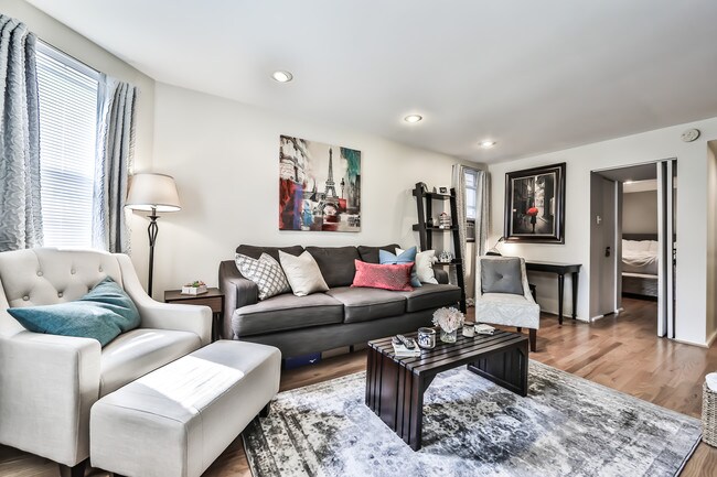 Foto del edificio - 3238 N Southport Ave