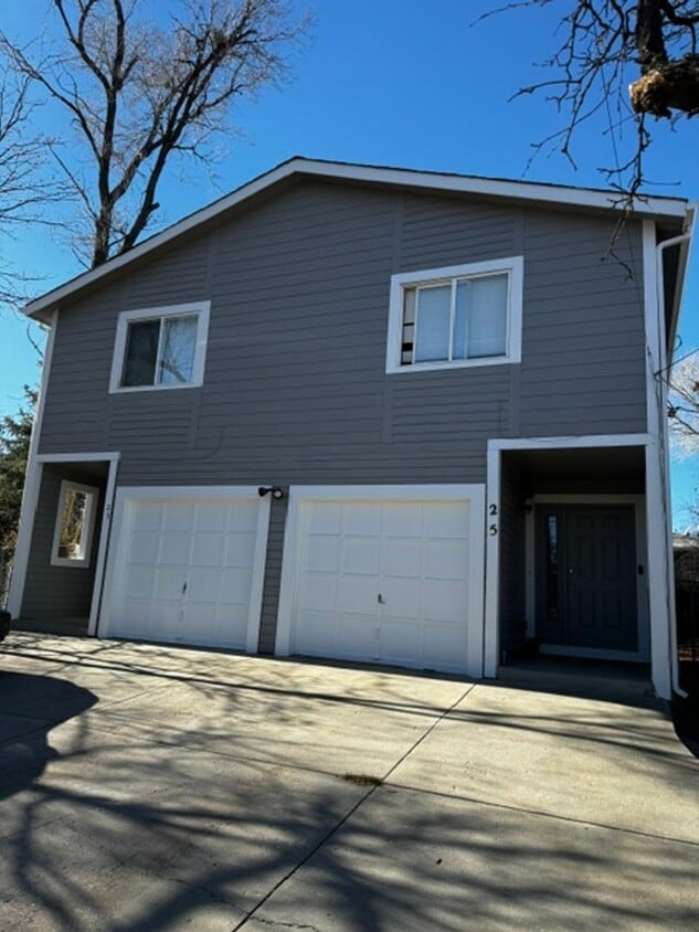 Pet Friendly 2 Bedroom Townhome located close to downtown Colorado Springs - Pet Friendly 2 Bedroom Townhome located close to downtown Colorado Springs