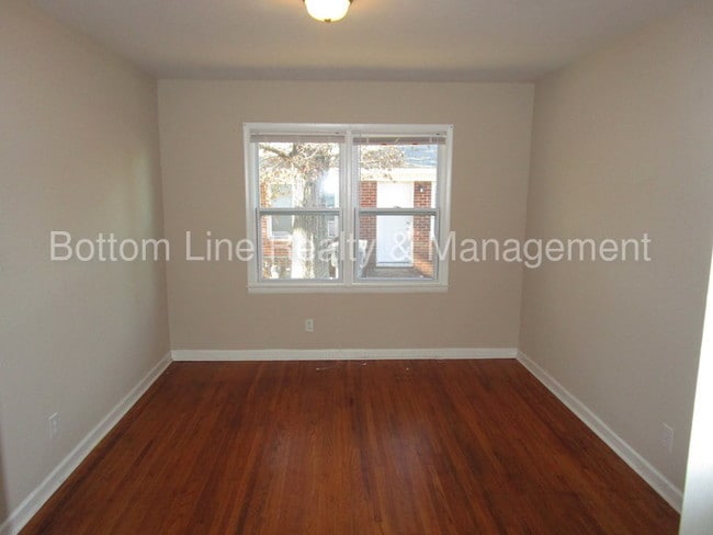Building Photo - 5228 Clearmont Ave