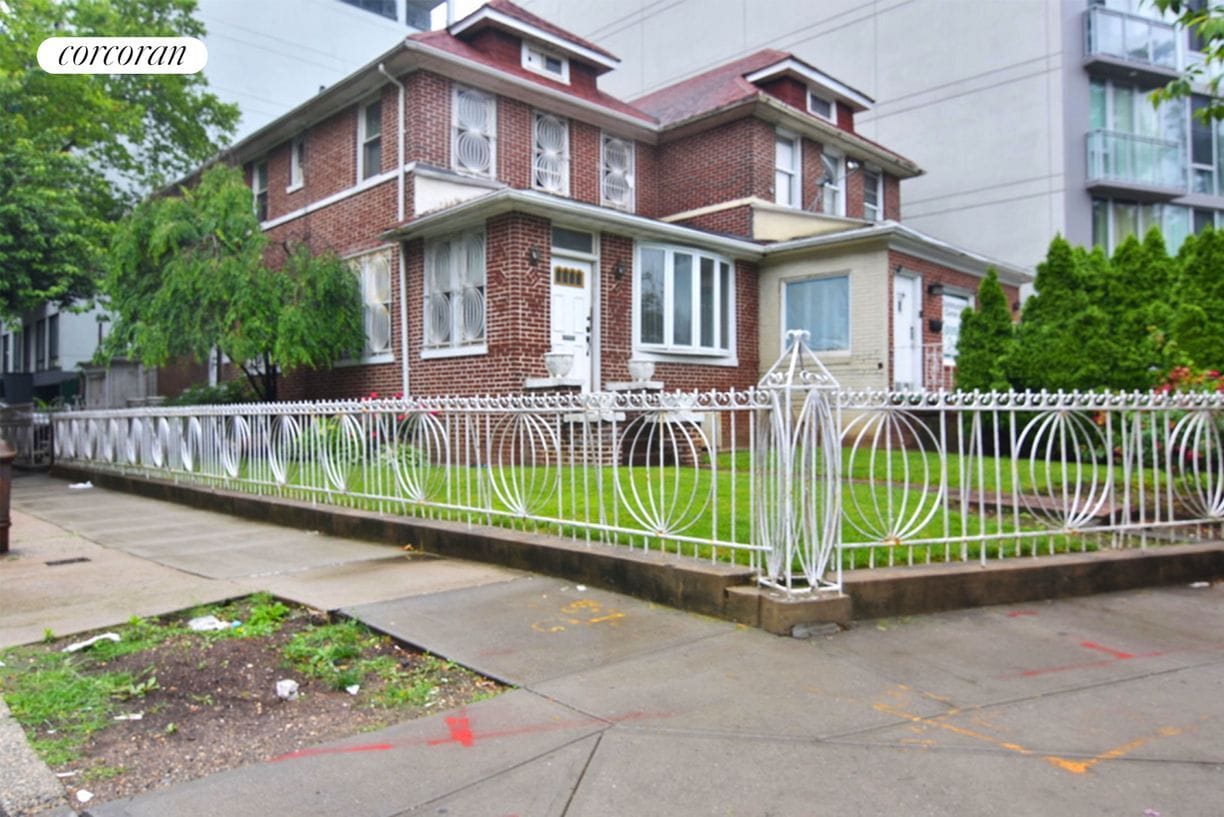 Primary Photo - 725 Ocean Pkwy