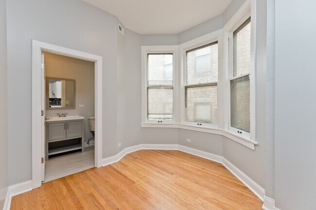 Foto del edificio - 3324 W Diversey Ave