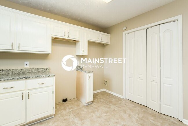 Foto del edificio - 4 Bedroom Pet-Friendly Home in Rex, GA with Main Street Renewal