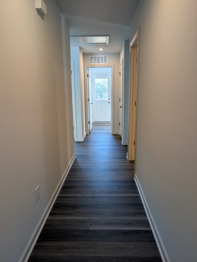 Foto del edificio - 6717 Hardwick Ln