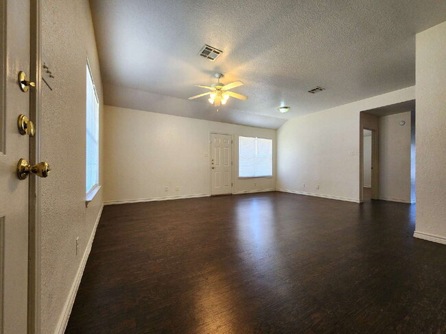 Building Photo - 3204 Toledo Dr