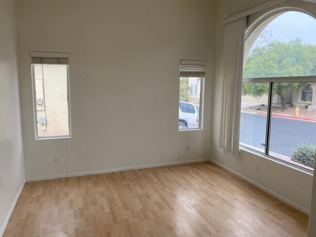 Foto del edificio - Silverado Ranch Home for Rent