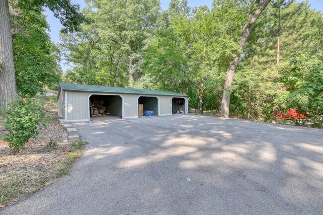 Building Photo - W296N2920 Franciscan Rd