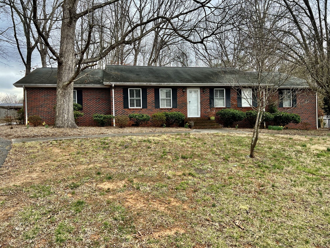 1890 28th St NE, Hickory, NC 28601 Townhome Rentals in Hickory NC