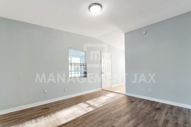 Building Photo - 6109 Strawflower Pl