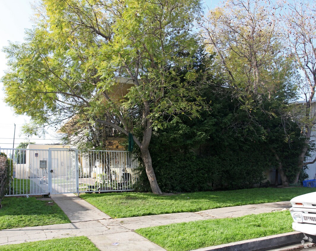 Primary Photo - 17926 Schoenborn St