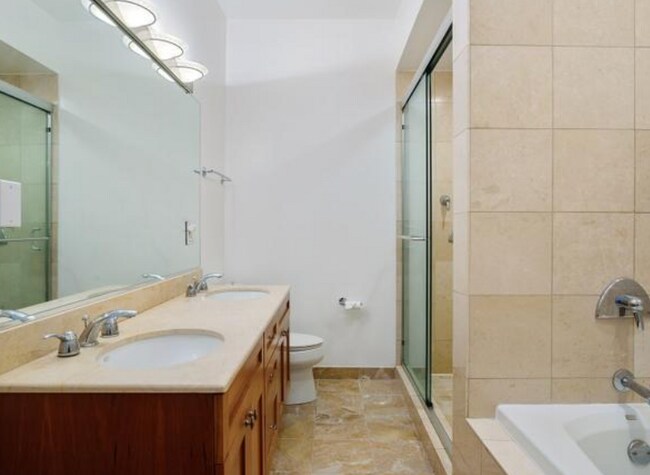 Foto del edificio - 2442 N Southport Ave