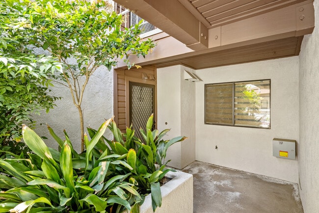 Building Photo - 436 E Palm Ave