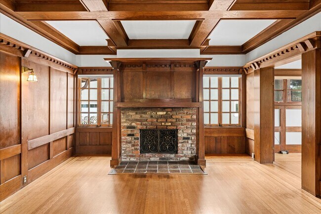 Building Photo - 6432 Benvenue Ave