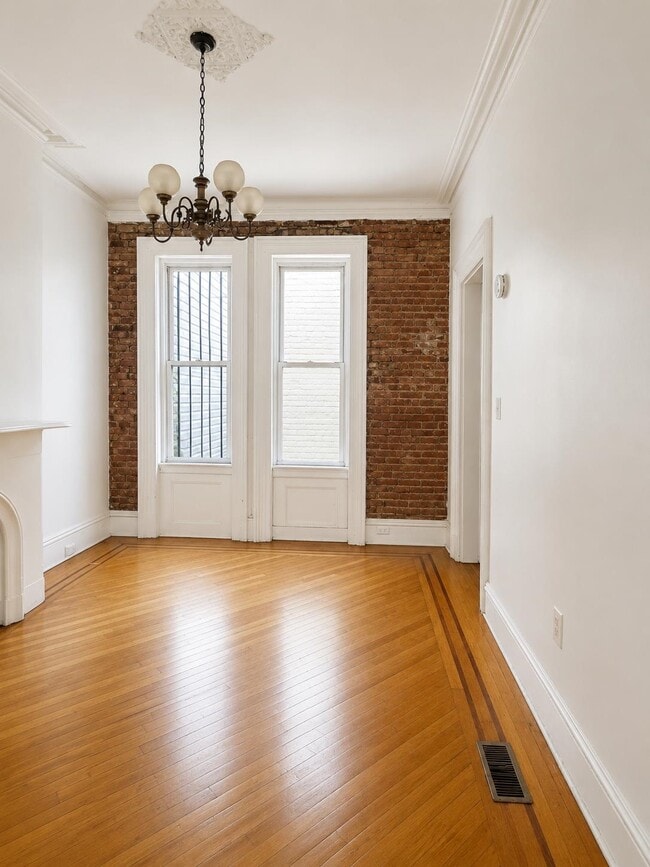 Building Photo - 60 Clifton Pl