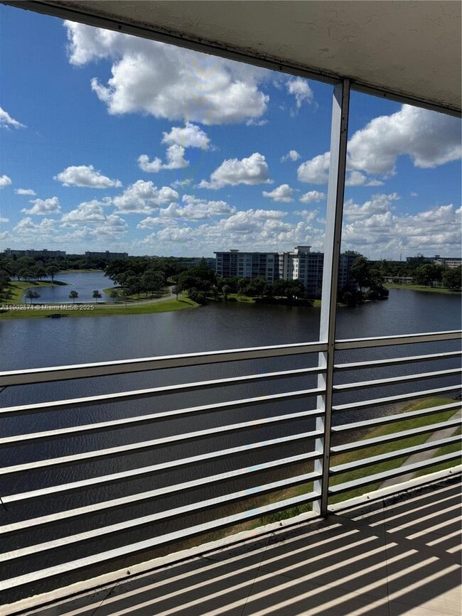 Foto del edificio - 3095 N Course Dr