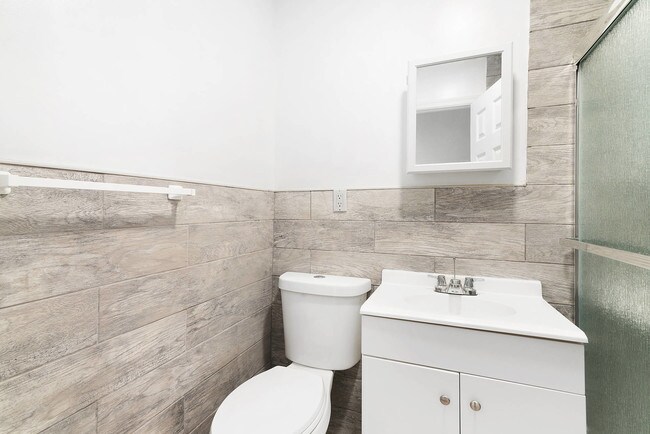 Foto del edificio - 295 E 38th St