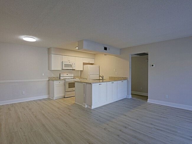 Foto del edificio - 5305 Summerlin Rd