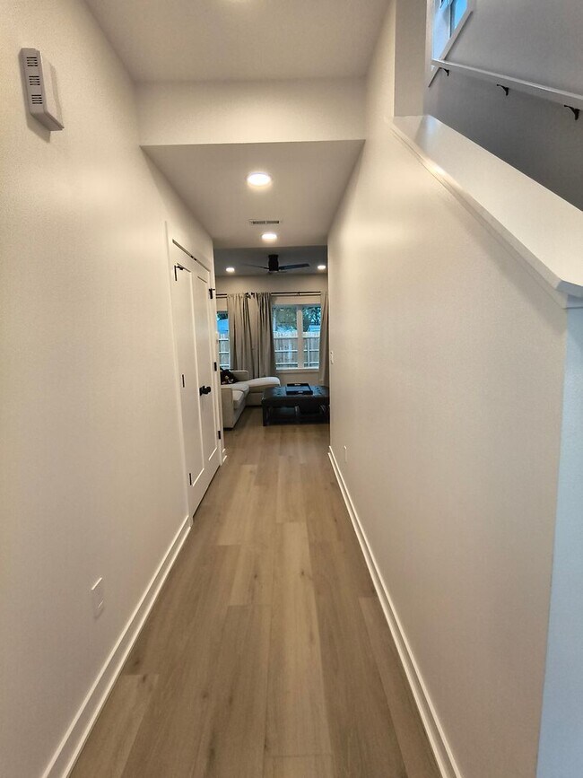 Foto del edificio - Modern 3-Bedroom Home Near Lake Manawa – Lake Views & Smart Home Features!