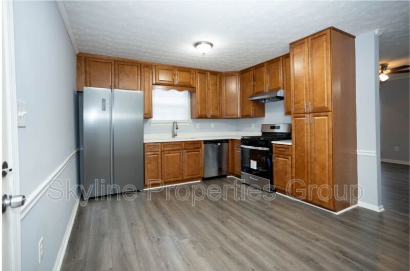 Foto principal - 8537 Pineland Dr