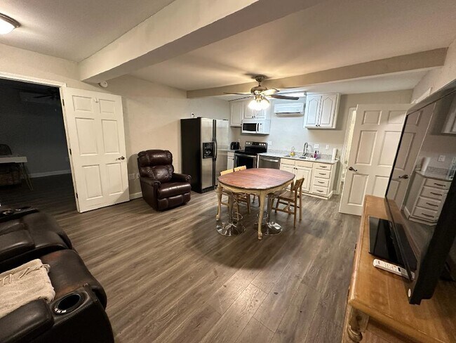 Foto del edificio - 2220 Timber Creek Trl